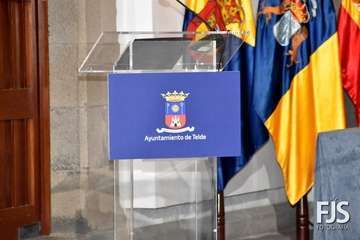 Entrega del título de Hijo Predilecto a Luis Arencibia a título póstumo/Francisco Javier Santana y TA.